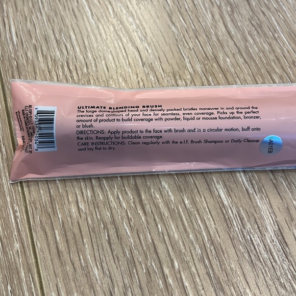 *NEW* ELF cosmetics Ultimate Blending Brush 84034 - Picture 3 of 4